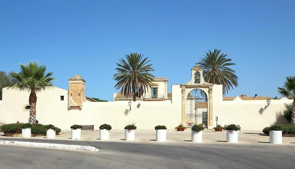 L'Oasi Di Athena Villa Ragusa 0*,  İtalya